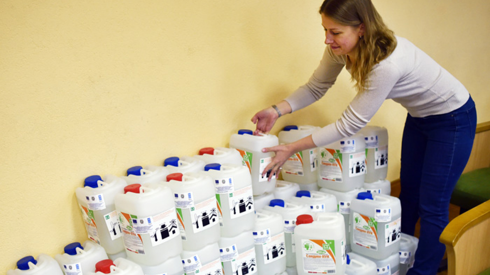 EU-funded project delivers over 1,000 litres of disinfectant to educational institutions in Belarus
